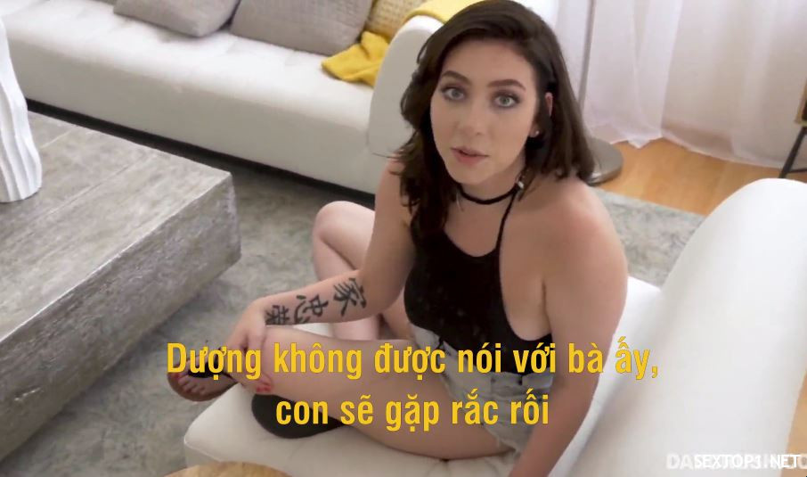 Padrasto chantageia filha da esposa, Vietsub